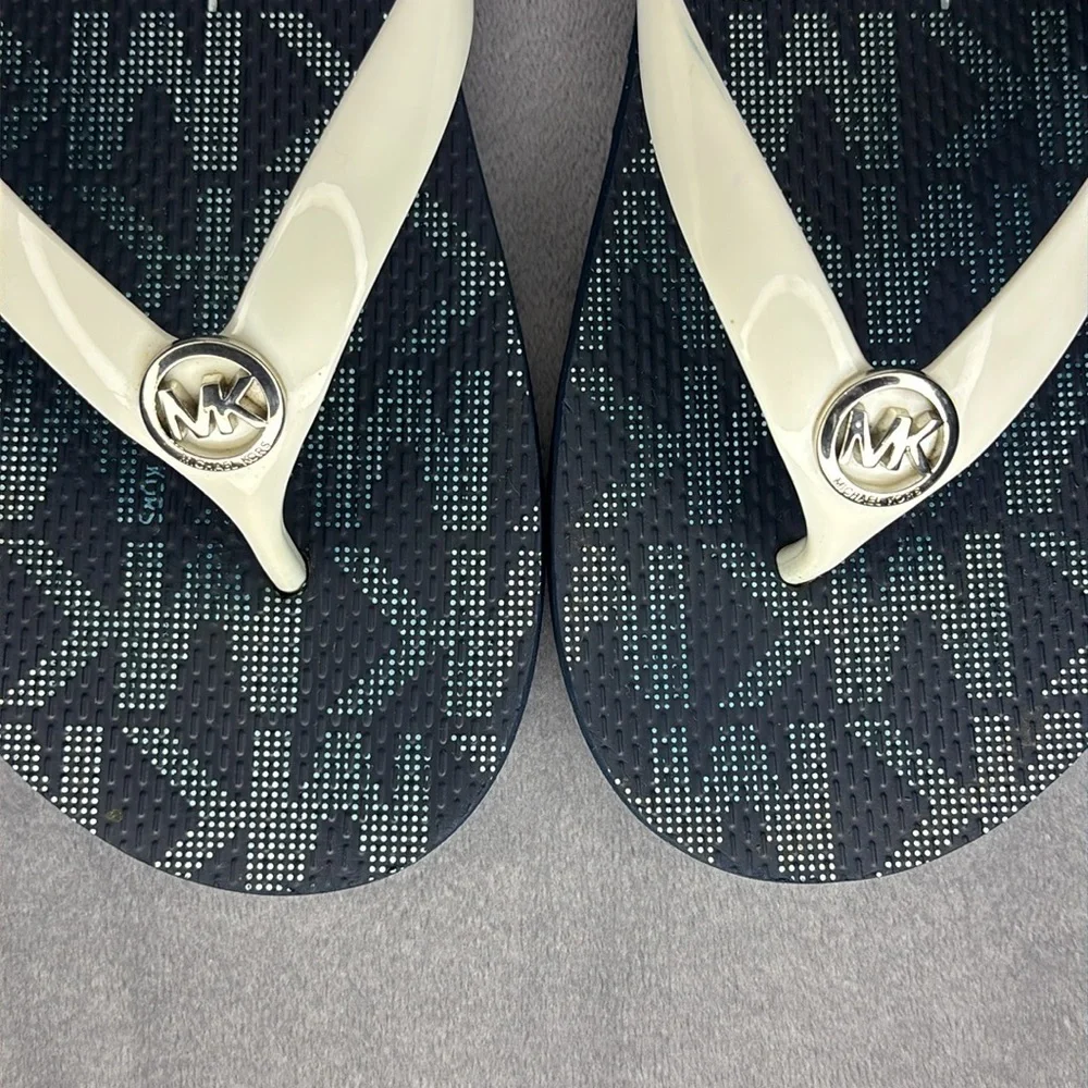 Michael Kors Gray Logo Flip-Flop Sandals w/ White Straps – Women’s 10M